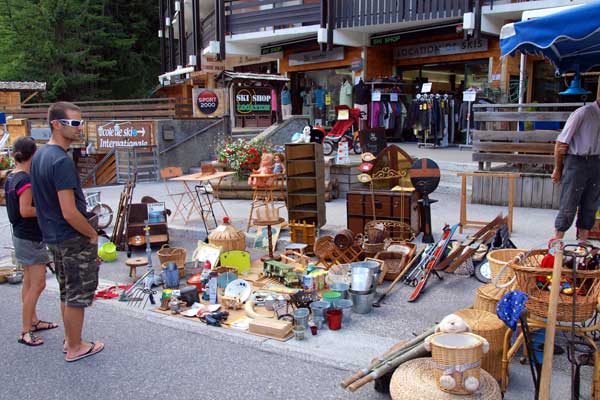 Brocante du Chinaillon vide grenier brocante au mois de juillet au Chinaillon