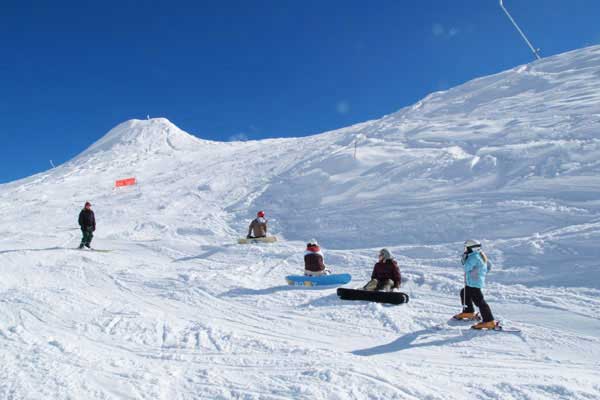 piste de snowboard séjour vacances dans les Alpes proche de Genève et de Annecy station de ski